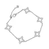 Pulsera de Plata S925 Calada Trébol de Cuatro Hojas para Mujer Punto Cepillado Diamante Estilo Mid-Century Chapado Francés 18K Flor de Cuatro Hojas Joyería de Mano