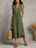 Vestido de verano sin mangas con cuello en V de algodón y lino para mujer, con cintura de cordón, bolsillos grandes, aberturas laterales y diseño de longitud media, creando un look elegante y moderno.