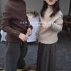 Suéter de punto de cuello medio para niñas, ropa de moda para niños, otoño e invierno 2025, camisa básica ajustada para niños, suéter de punto interior para niños.