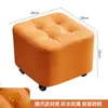 Taburete Pequeño de Madera Maciza para Uso Doméstico, Taburete Cuadrado Bajo, Taburete Práctico para Cambiarse los Zapatos para la Entrada, Sala de Estar, Balcón, con Ruedas Giratorias y Cojín Suave