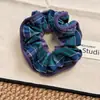 Dulce Liga para el Cabello de Cuadros Azules y Morados con Lazo Relleno de Algodón, Scrunchie Accesorio para Cola de Caballo, Nuevo Estilo Versátil para Uso Diario