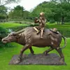 Escultura de Animal em Cobre Fundido para Exterior Imitação de Cobre Gado de Cultivo Cultura de Gado de Fazenda Plástico Reforçado com Fibra de Vidro Ornamentos de Paisagem de Costumes Populares