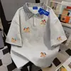 Camiseta Retro de Manga Curta para Mulheres com Patchwork Xadrez e Gola Dobrável, Top Solto de Algodão Puro para Casal, Novo Design para Primavera e Verão