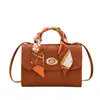 Bufanda de seda con rayas de diamante candado redondo bolso cuadrado pequeño 2026 estilo coreano bolso de mano pequeño comercio exterior al por mayor bolso de moda moderno