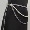 Cadena de cintura metálica estilo Chanel Cadena corporal multicapa retro para mujer Cinturón delgado de PU tejido Placa de flor decorativa Cadena de cintura de perla sintética
