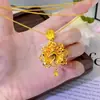 Colar com Pingente de Cauda de Pavão Dourado Areia Vietnamita Ouro Imitação Simples Versátil Corrente para Clavícula Feminina Cor Duradoura Atacado