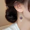 Pendientes elegantes retro únicos de estilo nuevo 2024 para mujer, ligeros, de lujo, con diseño de nicho, ganchos para la oreja de alta gama, joyería china para las orejas.