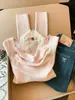 Novo design de outono estilo francês suave, suéter com gola halter e efeito de duas peças com renda emendada para mulheres