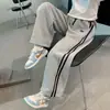 Calças para Meninas Estilo Outono 2026 Novidades Roupas de Outono Calças Esportivas Casuais Infantis Calças de Pernas Largas Estilosas para Meninas Tendência