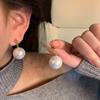 Brincos de Tarraxa Elegantes com Pérolas Artificiais de Luxo Leve Senso Avançado Nicho Distintivo Brincos Esféricos Moda Feminina Simples Elegante Joias de Orelha Elegantes