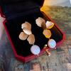 Brincos de Flor Metálica com Pérolas de Água Doce, Moda Francesa, Estilo de Celebridade da Internet, Brincos de Luxo para Mulheres