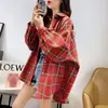 Otoño 2026 Diseño Dopamina Camisa de Cuadros Holgada para Mujer Estilo Coreano Ropa de Abrigo Chaqueta Estilo Retro Hong Kong