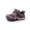 Nuevos estilos de primavera y otoño de zapatillas para correr ligeras, transpirables y antideslizantes para niños y niñas, con una suela suave, diseñadas para niños pequeños y con una parte superior de cuero para uso casual.