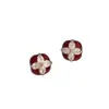 Pendientes Vintage de Trébol de Cuatro Hojas con Tachuelas de Diamantes y Esmalte Rojo, Exquisitos y Elegantes, Pendientes Versátiles con un Toque de Lujo Ligero y de Alta Gama