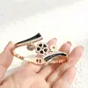 Joyería Transfronteriza Europea y Americana Mariposa Retro Acero Inoxidable Joyería de Mano Lujo Ligero Alta Calidad Pulsera de Acero de Titanio Incrustada con Diamantes para Mujer