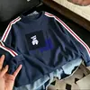 Camiseta de algodão puro com blocos de cor e mangas compridas para meninos, peça básica para primavera e outono, nova blusa raglan estilosa e versátil para meninos mais velhos