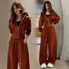Conjunto Casual de Roupa Esportiva para Mulheres 2026 Outono Novo Estiloso Moletom com Capuz Soltinho Emagrecedor Calça de Cintura Alta Conjunto de Duas Peças Tendência