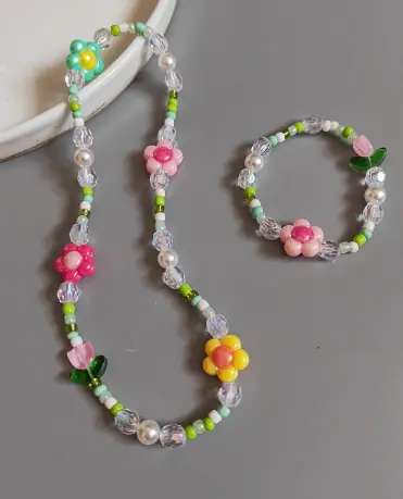 635