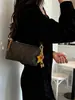 Elegante bolso de mano tipo sobre vintage para debajo del brazo para mujer, nuevo y versátil bolso para teléfono móvil 2026, bolso pequeño ligero de un solo hombro cruzado
