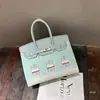 Bolsa Pequena Couro de Vaca Padrão Crocodilo Bloco de Cores Platina Sensação de Luxo Nova Moda Bolsa de Ombro Cruzada de Mão 2026