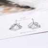 Pendientes de Diamantes de Hojas Tiernas Pequeñas Temperamento Dulce Diseño Versátil Sentido Nicho Viento Frío Pendientes Pendientes Pendientes Estilo Coreano Coreano