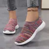 Meias Coloridas de Cano Curto Flyknit para Mulheres Estilo Primavera e Outono Slip-on Solado Macio Sapatos Casuais Respiráveis Sapatos Preguiçosos Tênis de Corrida Ultraleves