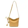 Las populares bolsas de color liso de este año para mujer 2026 nueva moda retro versátil bolso cruzado con un toque de alta gama bolso de hombro único tipo cubo