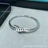 Pulseira Nó de Corda Totalmente Cravejada V Banhada a Ouro 18K Dupla Camada Pulseira Nó Totalmente Cravejada Presente para Aniversário da Namorada Estilo Luxo Leve Versátil