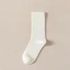 Calcetines de otoño e invierno apilables para mujer pareja simples de color liso combinan con todo de longitud media para niños y niñas Calcetines blancos de confinamiento rosa piel