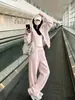 Conjunto de Tres Piezas con Sudadera con Capucha y Chaqueta Rosa Otoñal Nuevo Estilo 2026 Bestseller Popular de Este Año Estilo Coreano Atuendo con Sensación de Alta Gama