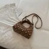 Bolso de lunares de nicho súper popular para mujer en otoño e invierno de 2026, nuevo y elegante bolso cruzado versátil, exquisito bolso de mano pequeño