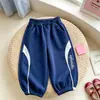 Calça comprida infantil 2026 primavera e outono novo estilo meninos estampa de desenho animado coreano calça casual calça jogger para bebê marca da moda para meninas