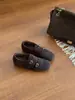 Zapatos de Cuero Negro Estilo Británico Retro Zapatos Individuales Nuevos Otoño/Invierno Tallados Aumento de Altura Interior Puntera Cuadrada Mocasines Zapatos de Mujer