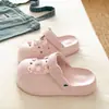 Conforto DiárioVerão leve e versátil EVA fofo floral gatinho sola grossa bico fechado chinelos para mulheres, essenciais para o trajeto
