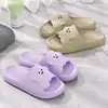 Chinelos Fofos com Sensação de Pisar em Cocô para Mulheres, Novo para Uso Externo de Verão, Sandálias Grossas Antiderrapantes para Banheiro, Casa e Uso Interno para Homens