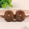 Urso fofo de nariz preto feito de madeira de pêssego, acessório de escultura em madeira DIY, chaveiro artesanal, pingente de bolsa e acessório decorativo