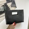 Bolso cuadrado pequeño retro de alta gama estilo coreano para mujer, nuevo diseño de nicho otoño 2026, bolso de mano tipo sobre, bolso de noche