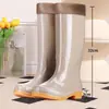 Botas de lluvia de goma negras de caña alta con forro de felpa, cubrezapatos impermeables, protectores de zapatos de goma, botas de agua, botas cortas de cocina para mujer, cálidas