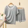 Conjunto de dos piezas de camiseta de manga corta de modal para verano con cuello redondo y encaje en contraste, y shorts de cintura alta, atuendo de moda holgado talla grande