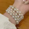 Pulseira Larga Estilo Retro Europeu e Americano com Pérolas e Strass, Design Único, Luxo Leve de Alta Qualidade, Pulseira Versátil para Mulheres