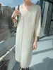 Vestido Tricô Feminino 2026 Novo Outono/Inverno, Gola V, Manga 3/4, Veludo de Visão Pura, Color Block, Caimento Solto, Quente, Comprimento Médio