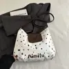 Bolsa de Mujer Linda de Dibujos Animados 2025 Nuevo Otoño e Invierno Retro Gran Capacidad Hombro Viajero Lunares Moderna Bolso Tote Versátil