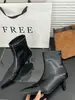 Botas Femininas de Cano Curto com Salto Agulha Bico Fino, Estilo Europeu e Americano, Zíper Traseiro Tecido, Botas da Moda, Novo Estilo Outono/Inverno 2026