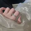 Anel de calcedônia branca imitação para mulheres, design ins, novo estilo chinês, estilo antigo, anel de dedo indicador de zircônio imitação de jade lua branca, anel de calcedônia