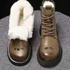 Botas de nieve para mujer, nuevo estilo de invierno 2026, forradas de felpa y engrosadas para abrigar, botas grandes de algodón estilo noreste, botas Martin que aumentan la altura, zapatos de algodón de suela gruesa para mujer