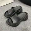 Chinelos de Solado Grosso para Mulheres, Adequados para Uso Externo, Nova Moda Tendência 2026 Chinelos de Verão com Aumento de Altura de 10 cm