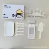 Set de vajilla desechable para pastel, incluye seis piezas, para fiestas de cumpleaños; fabricante de cuchillos, tenedores y platos para pastel; set de caja de regalo