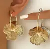 Brincos de Ouro com Flor, Best-Sellers Transfronteiriços, Luxo Leve de Alta Qualidade, Argolas Exageradas da Moda de Nicho, Acessórios de Orelha Doces e Elegantes