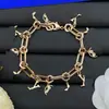 Pulsera de Perlas con Múltiples Letras de Diseño Nuevo Estilo Europeo y Americano Transfronterizo para Mujer, Pulsera de Lujo de Gama Alta al por Mayor