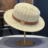 Chapéu de Palha Vazado com Topo Plano para Mulheres, Chapéu de Sol de Verão com Proteção Solar, Chapéu de Palha de Aba Larga Estilo Férias na Praia Que Faz o Rosto Parecer Menor